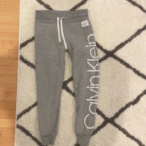 grey cavin klein sweat pants